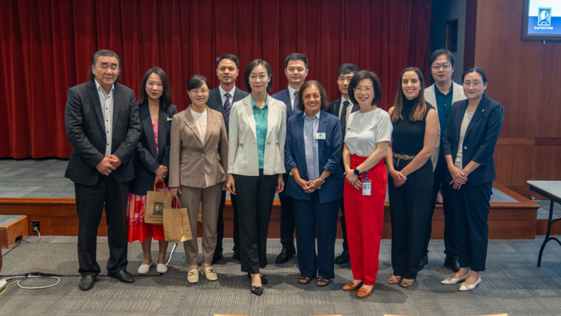 Delegates from Xianning, China